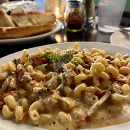 Pasta Palazzo signature dishes Cavatappi Pollo
Penne Bolognese
Tortellini
